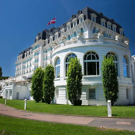 Готель Imperial Palace